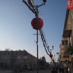 Na Rynku Kościuszki już wiszą świąteczne dekoracje