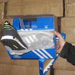 Zatrzymano transport 12 tys. par podrabianych adidasów