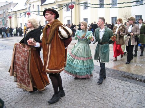 Studniówka Miejska 2012.  Sezon balów maturalnych czas zacząć!