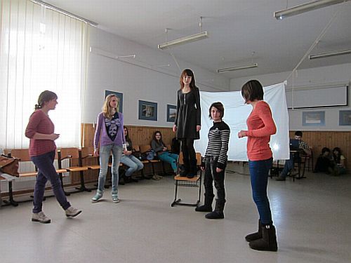 Szkolny teatr  wolontariuszy  zagra dla chorych dzieci