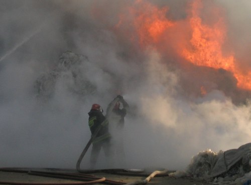 Pożar wysypiska w Studziankach. WIOŚ: "Nie ma zagrożenia toksynami"