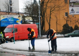 Trwa oczyszczanie miasta po roztopach