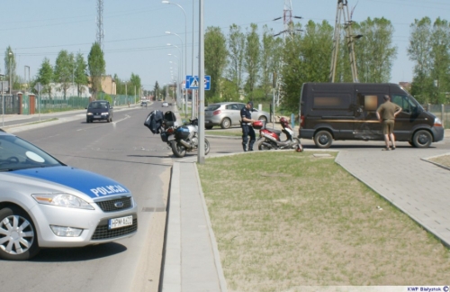 Motorowerzysta w szpitalu. To efekt zderzenia z renault
