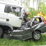 "Ósemka": w zmiażdżonym samochodzie zginęły 2 osoby