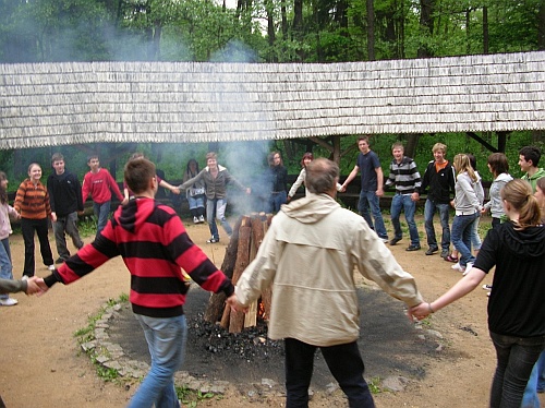 Uczą się języków obcych podczas wycieczek i zabawy