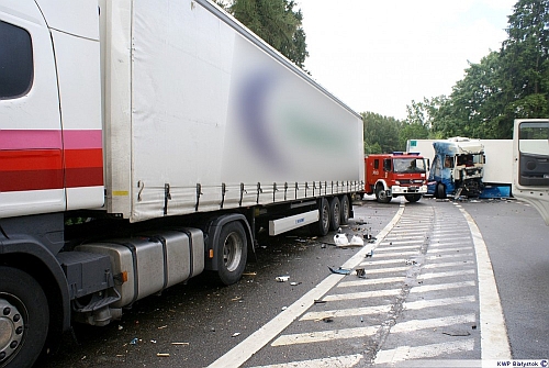 Na krajowej "ósemce" zderzyły się trzy tiry