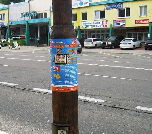 Za rozklejanie plakatów grozi 500 zł mandatu - ostrzega straż miejska