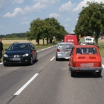 Maluch uderzył w volkswagena. Dwie osoby w szpitalu