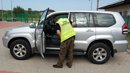 Skradzione we Francji auto znaleziono w Podlaskiem