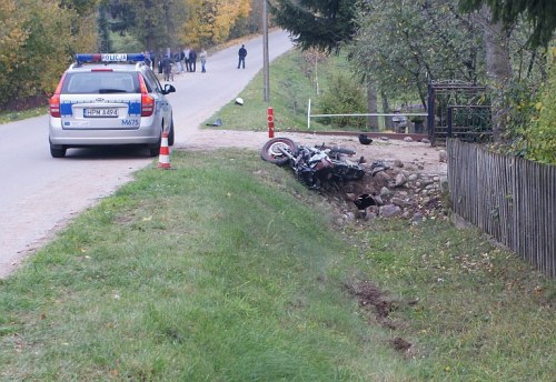 Motocyklista uderzył w betonowy przepust. Zginął na miejscu