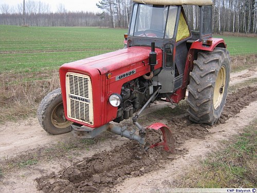 Jeździł ciągnikiem na 3 kołach. Miał 4 promile