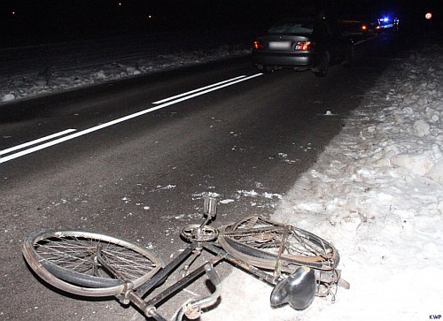 Zmarł rowerzysta potrącony przez samochód