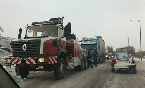 Białystok: Drogi zablokowane przez tiry. Nie jeżdżą niektóre autobusy