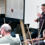 Wybitny dyrygent Evgeny Volynsky poprowadzi w piątek Orkiestrę OiFP