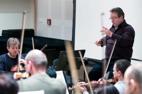 Wybitny dyrygent Evgeny Volynsky poprowadzi w piątek Orkiestrę OiFP