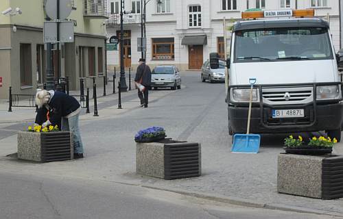 Będą kwiaty w donicach i wysprzątane parki - miasto szykuje się do wiosny