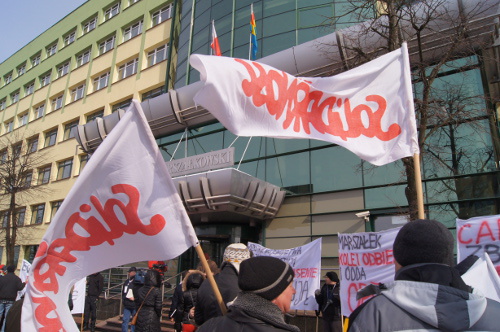 Protest pod urzędem. Podlasianie nie chcą likwidacji linii kolejowych