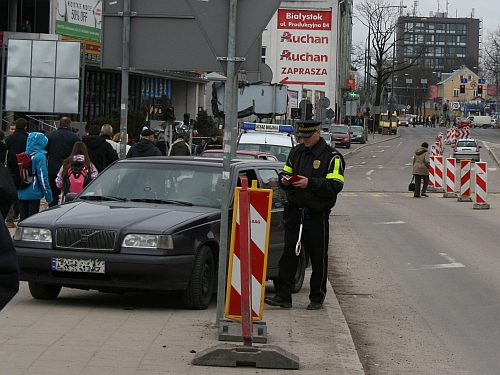 Nieprzejezdne Sienkiewicza i Piłsudskiego. Straż miejska daje mandaty