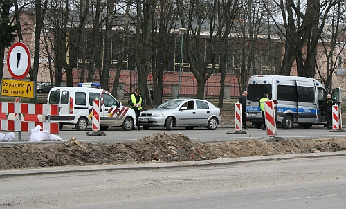 400 mandatów dla próbujących przejechać skrzyżowanie Sienkiewicza - Piłsudskiego 