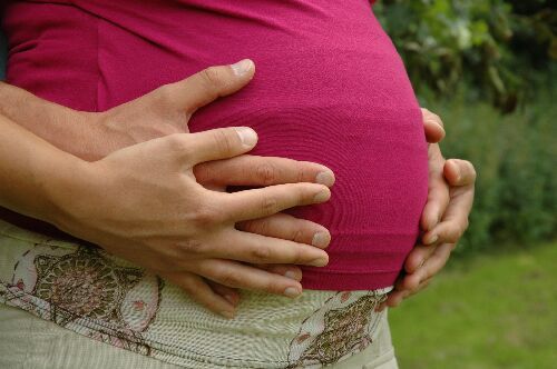 Matki w ciąży nie dbają o zdrowie. Chętnie sięgają po używki