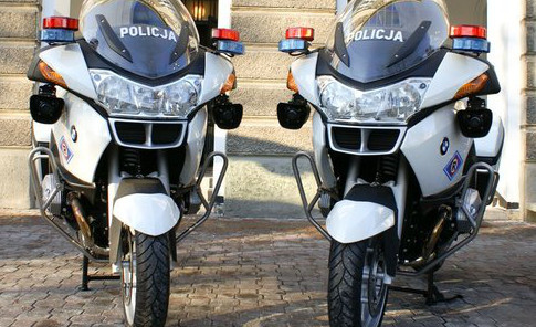 Wypadek w centrum Białegostoku. Policjantka na motocyklu zderzyła się z audi