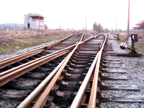 Kradli szyny, śruby, a nawet elementy wagonów kolejowych. Złodzieje zatrzymani