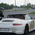 Policjanci skontrolowali uczestników wyścigu Gumball 3000