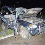 Mitsubishi roztrzaskało się na słupie. Trzy osoby trafiły do szpitala