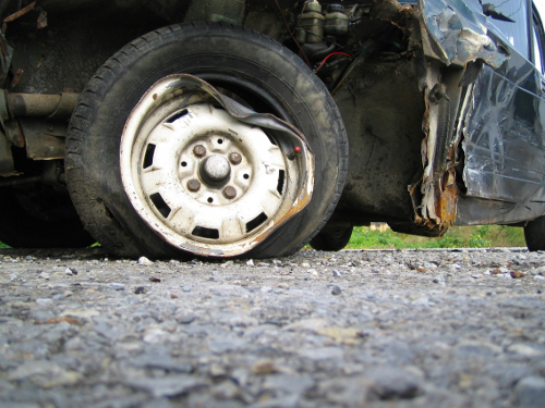 Wypadek mercedesa. 20-letni kierowca nie żyje
