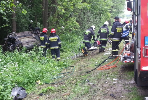 Tragiczny wypadek. W fiacie zginęła 69-letnia kobieta 