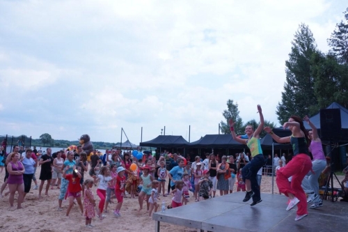 Fitness z zumbą na plaży miejskiej w Dojlidach