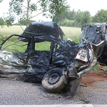 Makabryczny wypadek z udziałem 4 pojazdów. Nie żyją 3 osoby [ZDJĘCIA]