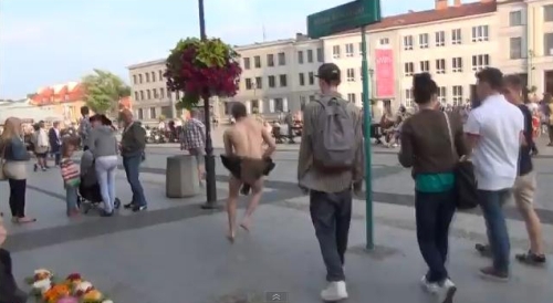 Białystok ma swojego Wardęgę. Tarzan zaczepiał ludzi na ulicy [WIDEO]