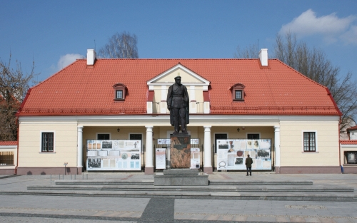 Odkrywanie  tajemnic białostockich pomników na bezpłatnym spacerze