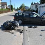 Zderzenie motocykla z volkswagenem. Kierowca jednośladu trafił do szpitala