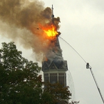 Zakończono gaszenie kościoła św. Wojciecha. Przyczyny pożaru zbada policja [ZDJĘCIA, WIDEO]