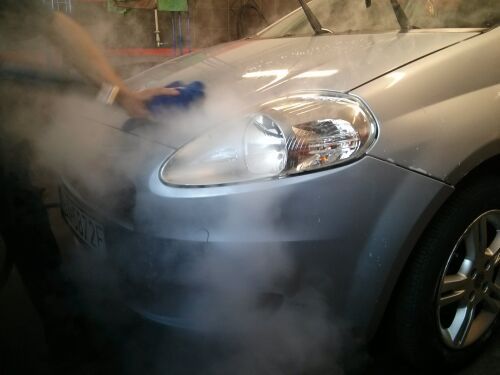 Ekologicznie i skutecznie: nowa metoda mycia auta już w Białymstoku