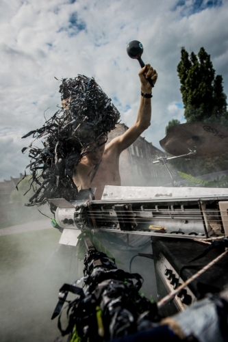 Bombardowanie dźwiękiem. Performance w przestrzeni miasta