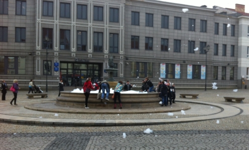 Fontanna bez wody, Rynek Kościuszki w pianie