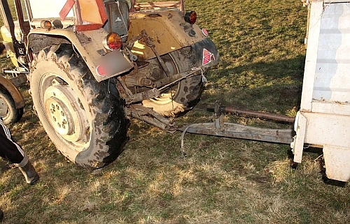 Maszyna wciągnęła rękę 50-latka. Mężczyzna trafił do szpitala