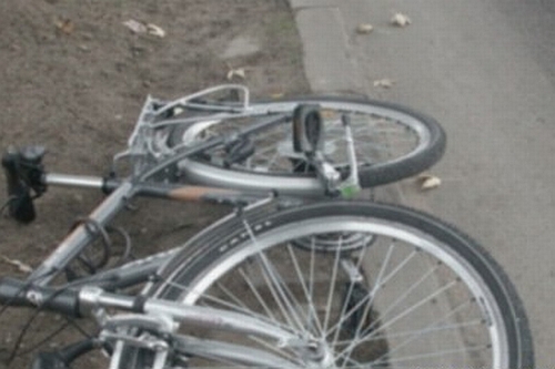 Potrącenie 63-letniej rowerzystki. Kobieta w ciężkim stanie trafiła do szpitala