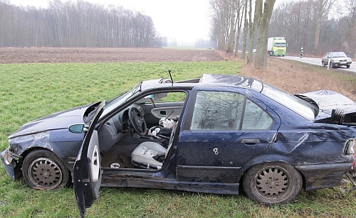 Dachowanie BMW. Pijany 17-latek nie miał prawa jazdy