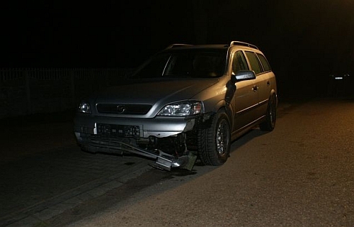 Opel przejechał leżącego na ulicy człowieka. Mężczyzna zmarł