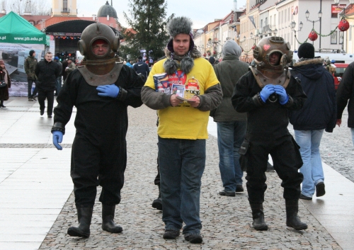 Rekordowe zainteresowanie pociągiem do Walił. Trwa gorący Finał WOŚP [ZDJĘCIA]