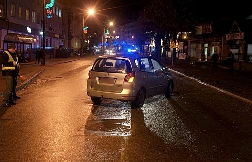 Kobieta wtargnęła na jezdnię. Potrącona 75-latka trafiła do szpitala