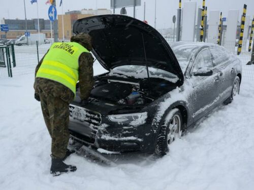 Kradzione audi i poszukiwany kierowca. Sukces podlaskich strażników granicznych