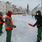 Więźniowie odśnieżają, a miasto oszczędza na zimie. Rocznie nawet 2 mln zł