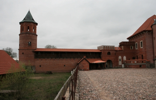 Huk wystrzałów, zapach prochu. Tykociński zamek zostanie odbity z rąk wroga