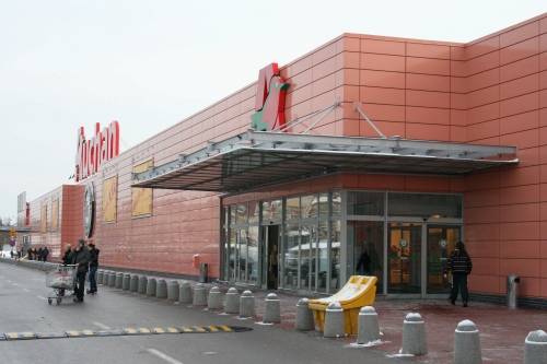 Auchan przejął hipermarkety Real. Zmienią się szyldy na galeriach