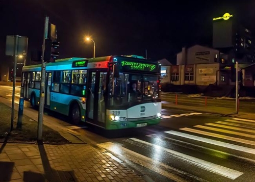 Napisy "Słoneczny Stoch" na autobusach BKM mogły być złamaniem prawa